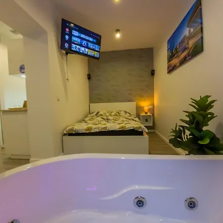 Punkt - Apartamenty Z Jacuzzi W Centrum Katowic Катовіце Екстер'єр фото