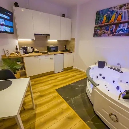 Punkt - Apartamenty Z Jacuzzi W Centrum Katowic Катовіце Екстер'єр фото